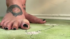FIR21 GIGA giantess I deserve to feel good at the expense of millions under my feet!