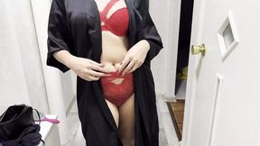 Hungry MILF wants biggest dick from courier