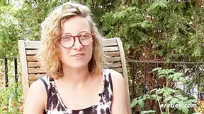 Zirkusartistin Manu Masturbiert Im Zelt