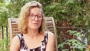 Zirkusartistin Manu Masturbiert Im Zelt