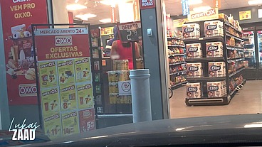 Aprontando na rua paramos num mercado 24h e as safadas ficaram peladinhas com um monte de gente passando - Nicoly Mattos - Fanny Prado Official - Myke Brazil