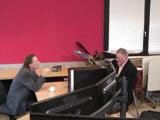 Sex Lucky Lick Sexy Brunette Sucking Dong Wild