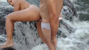 tigresa vip da o cuzinho na cachoeira