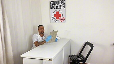 MÉDICO PERVERTIDO FAZ CHECK-UP EM PACIENTE - ELA SAI CURADA
