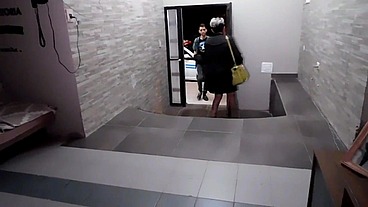 LEVANTARON A LA PUTA EN LA CALLE PARA DILATARLE El CULO
