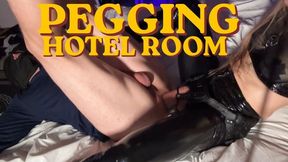Pegging session in a hotelroom