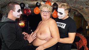 Plump mature gets raw fucked on Halloween night by a horny&#x1F975; dude