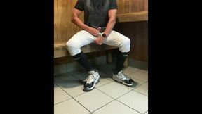 JockDad87 is horned up after a workout in the sauna