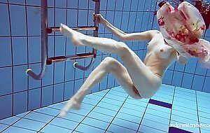 Sexy Italian chick Martina underwater