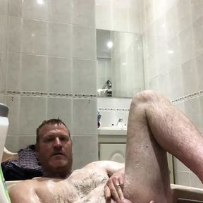 Shaving my balls in the bath