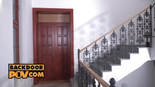 Kouření – POV anální sex POV hardcore video Sashy Sparrow, jak ji análně šuká velký péro