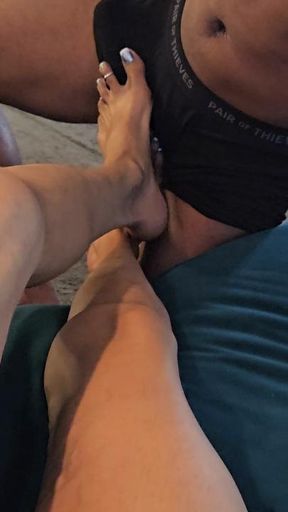 BIG FOOTED TEASE ▪︎ just a lil over the choni teasin'