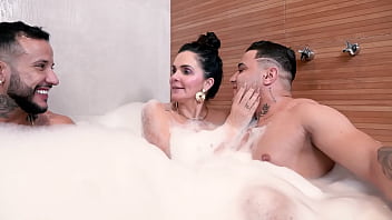 Menage bem gostoso com a gostosa da Luiza Ambiel