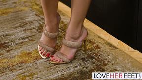 ”Blonde Hot Girl Lula Stocch Rides Meat After Feet Licking”