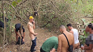 20 HOMENS SÃO FLAGRADOS FAZENDO SEXO EM PUBLICO NO MATO