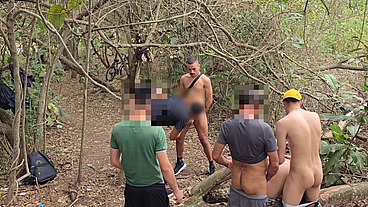 20 HOMENS SÃO FLAGRADOS FAZENDO SEXO EM PUBLICO NO MATO