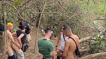 20 HOMENS SÃO FLAGRADOS FAZENDO SEXO EM PUBLICO NO MATO