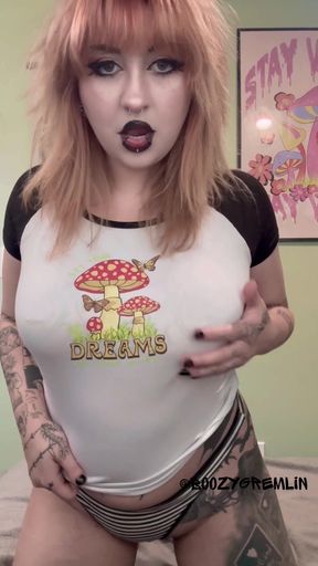 Natural big-titted babe shows off her assets on OnlyFans