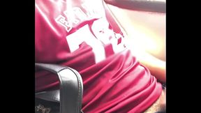 Gozada do peludinho numa van em movimento