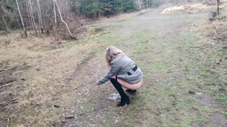 Public Agent fuck milf bitch in the woods outside piss it out