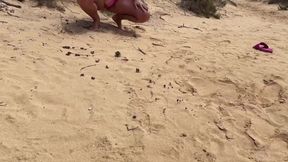 Girl Pissing in the Panties at the Beach