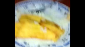 Video porno de La Chiri comiendo 3 pl&aacute_tanos