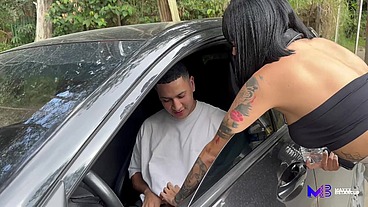 Colombian slut gets into a stranger's car to have a wild fuck - Max Betancur & Luna Vitaler