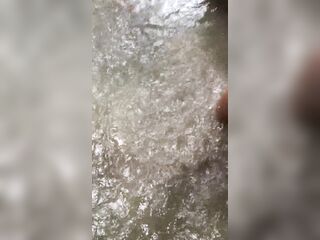 It me very well and comes inside me I like to suck it