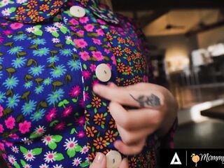 MAMMA'S BEAUTY - Tiny SQUIRTER Coco Lovelock Keeps Splashing On Upside Down mother I'd like to fuck Lauren Phillips