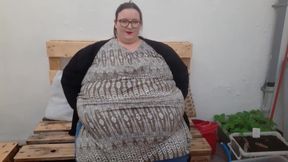 SSBBW secret garden belly play