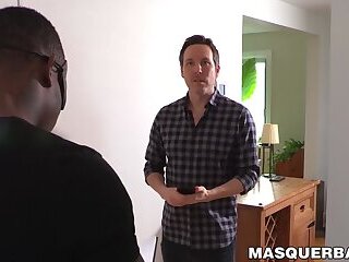 I watch how seductive black hunk Hendell wanks hard his BBC
