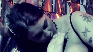 3 Babes Play With Each Other&#039_s Sexy Feet