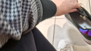 Stinky feet in a public store 4K