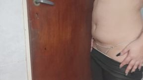 Lola's flabby belly and her movements