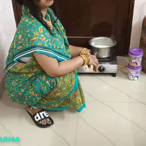 Sex With Desi Bhabhi Wearing A Green Saree In The Kitchen