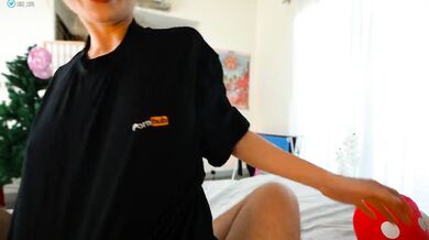 BEAUTY SHOWS MORNING EXERCISES IN BED. AMATEUR SEX