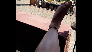 Barfu&szlig_ auf der Terrasse