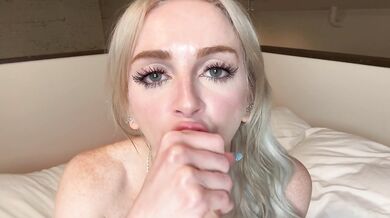Remi Reagan Teen Dildo Destroys Bald Pussy Gushing Cum Small Tits