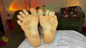 Writing on my lightly dirty soles, bit ticklish! (Extra footage from a custom)