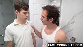 FamilyPornSite.com - Stepdaddy Greg McKeon fucked twink Dakota Lovell