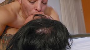 Tattooed Mature Woman Has Bareback Sex with a Colombian
