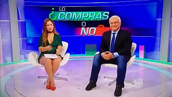 Ana Caty Hern&aacute_ndez Goribuena En Minivestido Verde Piernona - YouTube (720p)