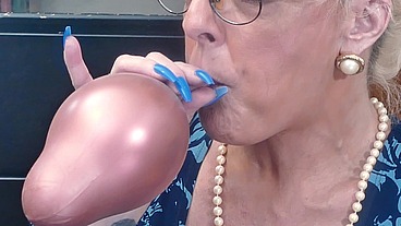 Ms Lee's Sex Ed - Balloons or Blowjobs