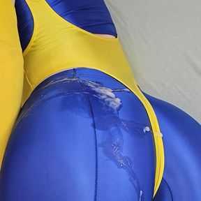 SpandexQueen sucks dick, comes twice and drains his balls on her blue spandex leggings