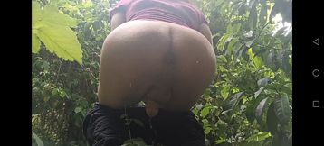 Pissing beautiful woman in the woods / oh yes
