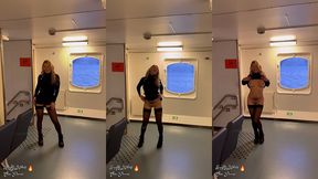 petite exhib dans le ferry