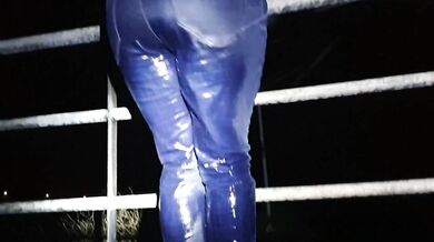 Blonde British nympho soaks jeans in car desperation