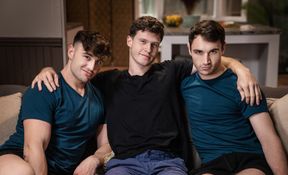 Muscular blokes share ass and cock in loud threesome