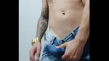 Fiquei de pau duro sem cueca de bermuda jeans