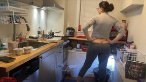 My asscrack was showing while I cooked(WMV)